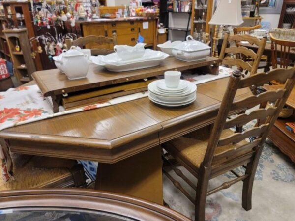 Ethan Allen Pedestal Table w/4 Chairs, Leaves & Pads - Image 2