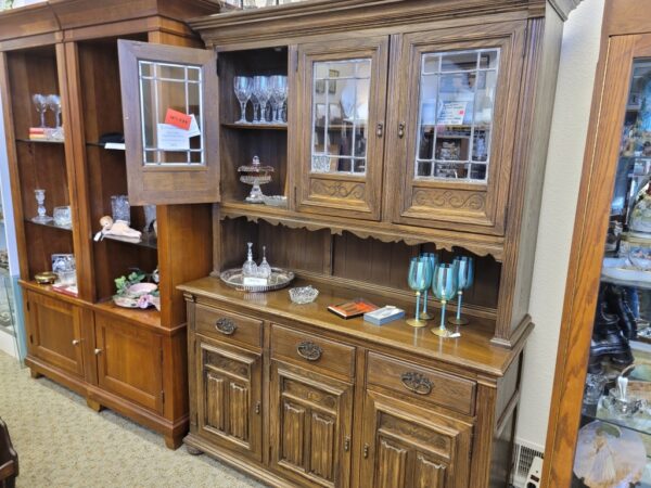 Ethan Allen Royal Charter Oak Hutch